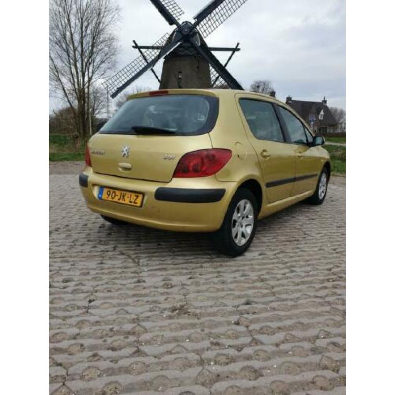 Peugeot 307 1.6 16V XR 5DR 2002 Geel
