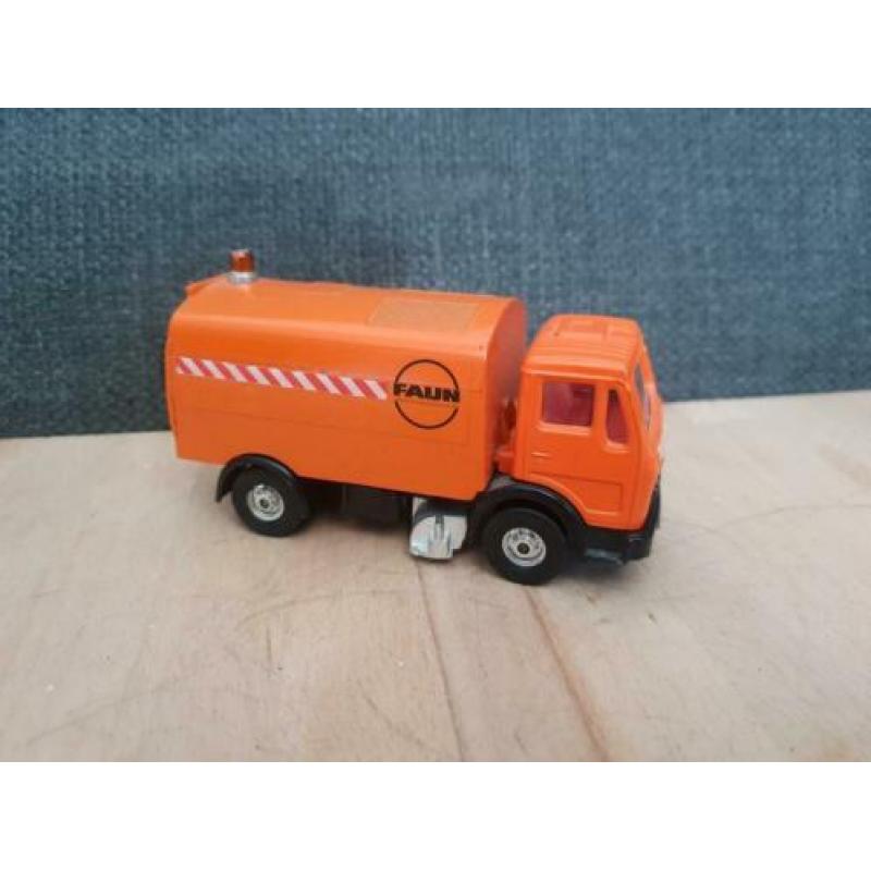 Corgi toys Mercedes faun