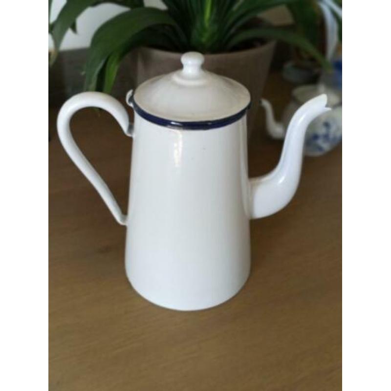 Wit emaille koffiepot 2