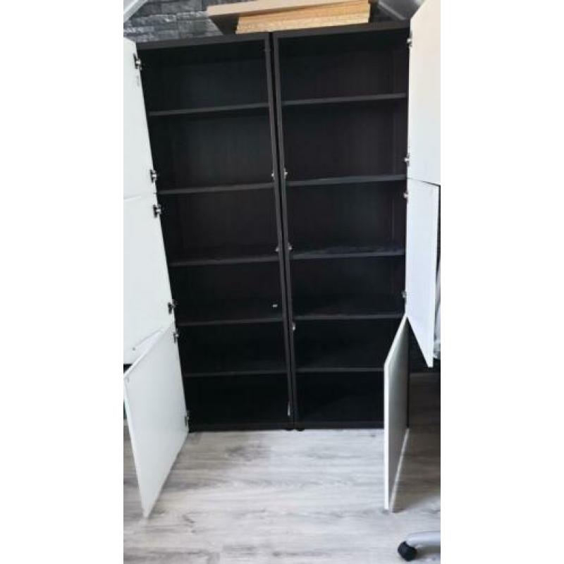 Besta kledingkast Ikea zwartbruin met witte deurtjes