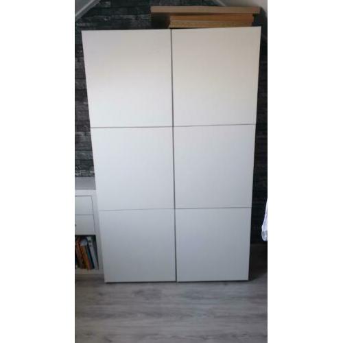 Besta kledingkast Ikea zwartbruin met witte deurtjes