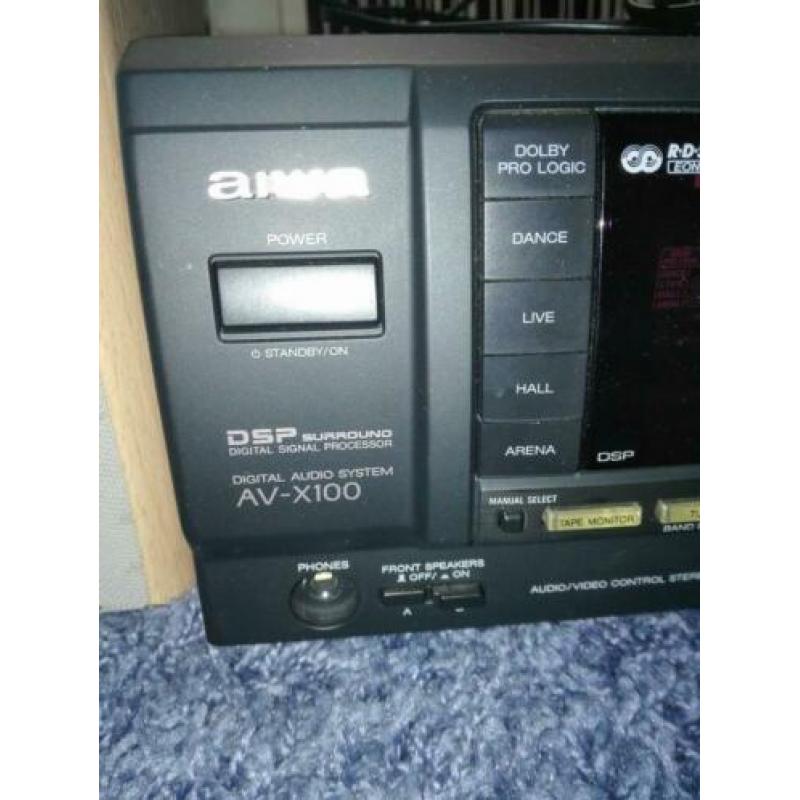 Te koop nette radio tuner van Aiwa met afstandsbediening