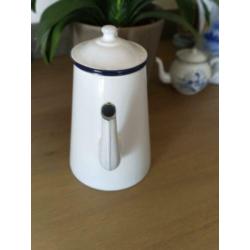 Wit emaille koffiepot 2