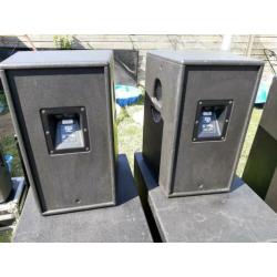 2x HK PR:O 12 speakers.