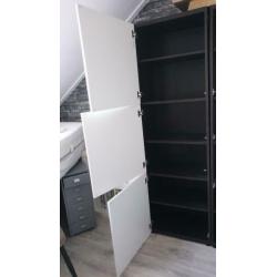 Besta kledingkast Ikea zwartbruin met witte deurtjes