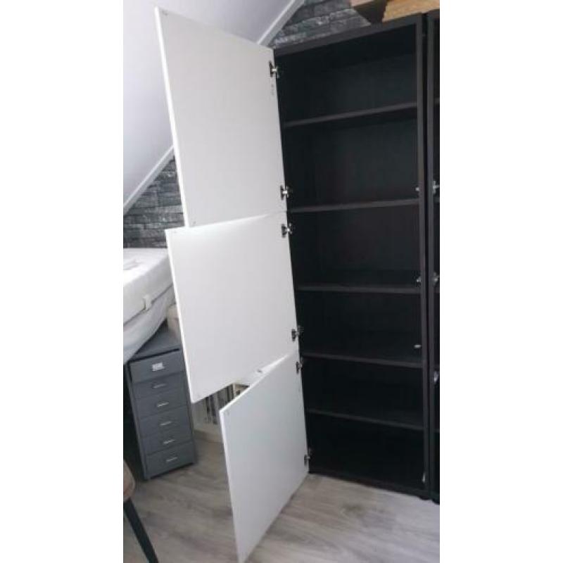 Besta kledingkast Ikea zwartbruin met witte deurtjes