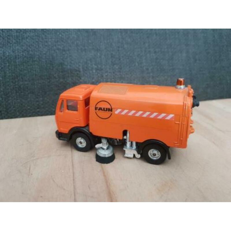 Corgi toys Mercedes faun