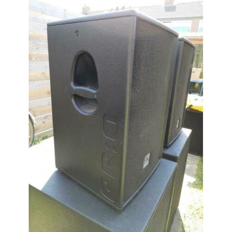 2x HK PR:O 12 speakers.