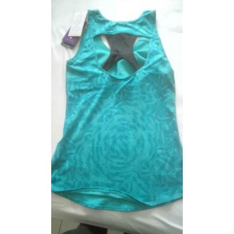 Twee nieuwe sport shirts dames Reebok mt M Adidas mt 42