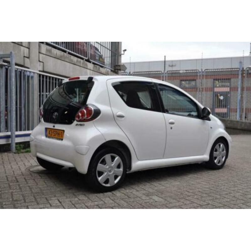 Toyota Aygo 1.0-12V Comfort Navigator € 4.649,00