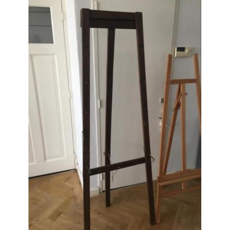 2 grote schilders ezels