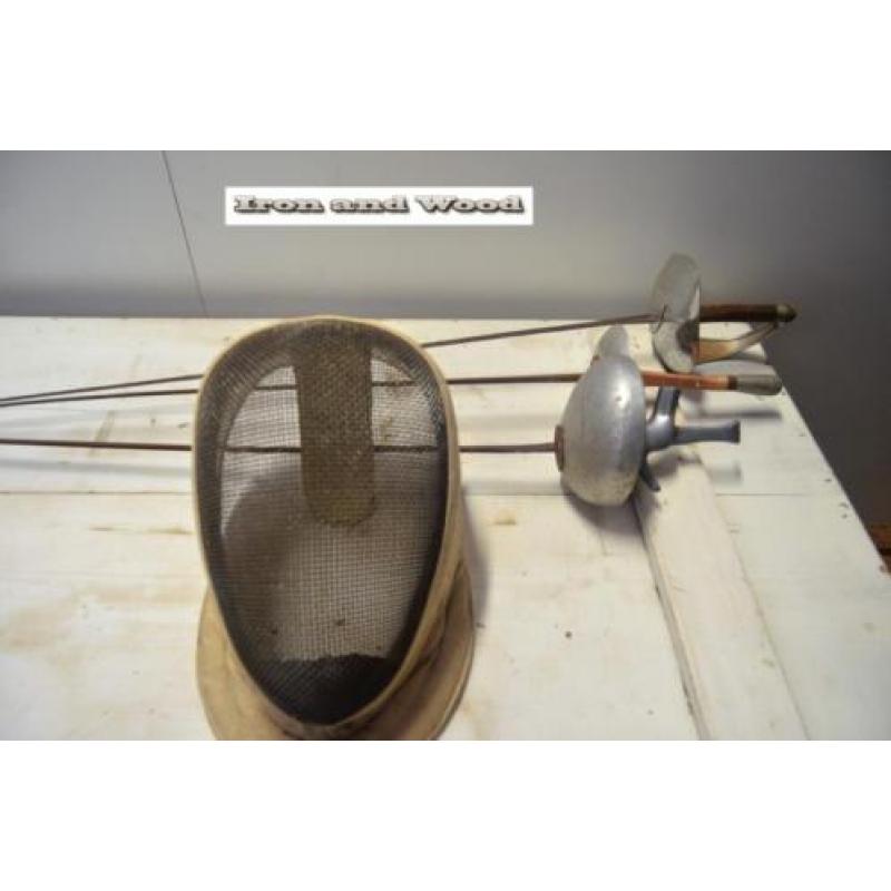 Oude vintage schermset: degens en schermmasker