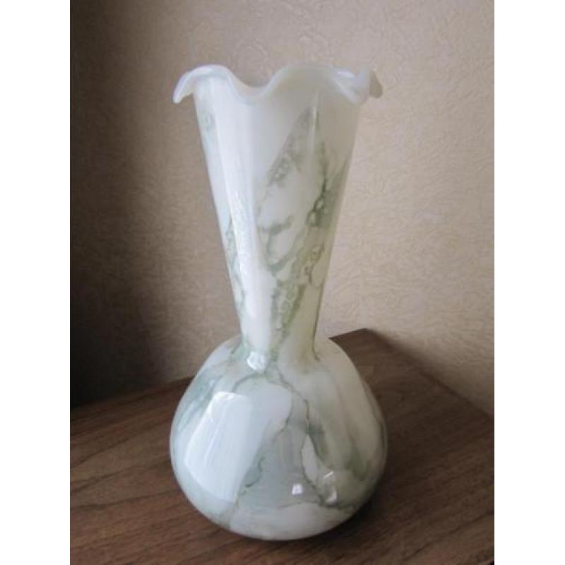 Vintage Stelvia Empoli glas vaas - groen op witte opaline -