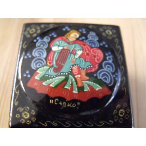 Russische lakdoosjes, gesigneerd, 2 stuks