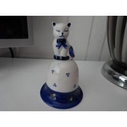 Een sierlijke Tafelbel met Beeldje van Poes.