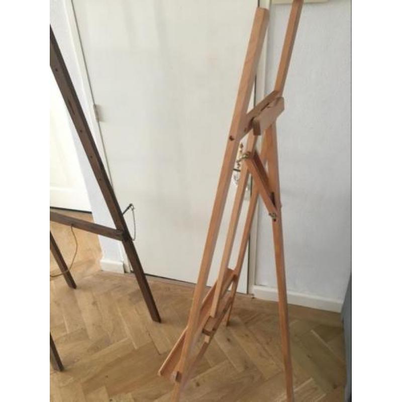 2 grote schilders ezels