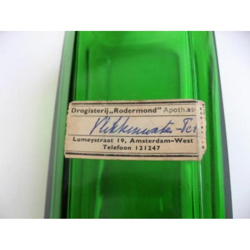 Oude groene art deco fles vlekkenwater