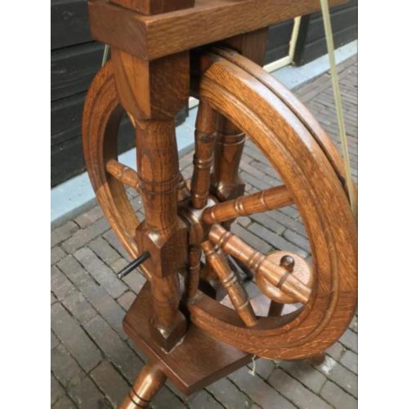 Antiek spinnenwiel