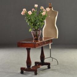 Antieke bureaus / Kleine schrijftafel of sidetable ca. 18...