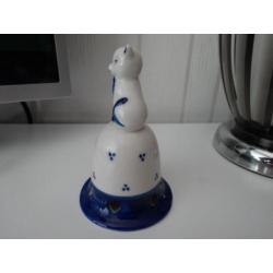 Een sierlijke Tafelbel met Beeldje van Poes.