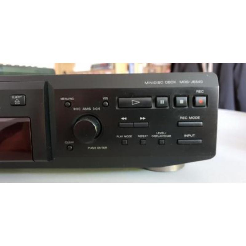 Sony MDS-JE640 inclusief afstandsbediening.