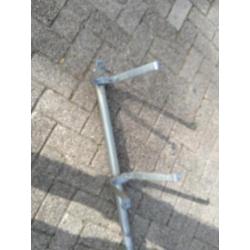 Sataliet schotel met muurbeugel