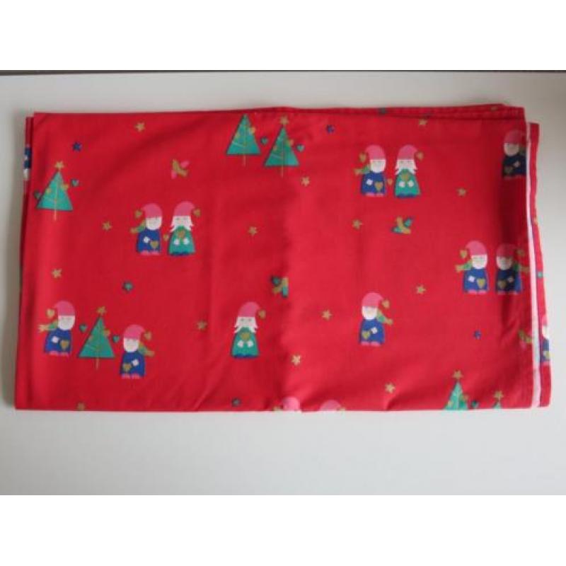 Rood Kerst Tafelkleed met kabouters (kerstkleed) 140 x 220