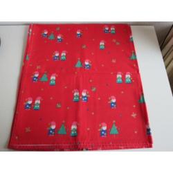 Rood Kerst Tafelkleed met kabouters (kerstkleed) 140 x 220