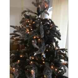 Prachtige Kerstboom met 200 warme lichtjes