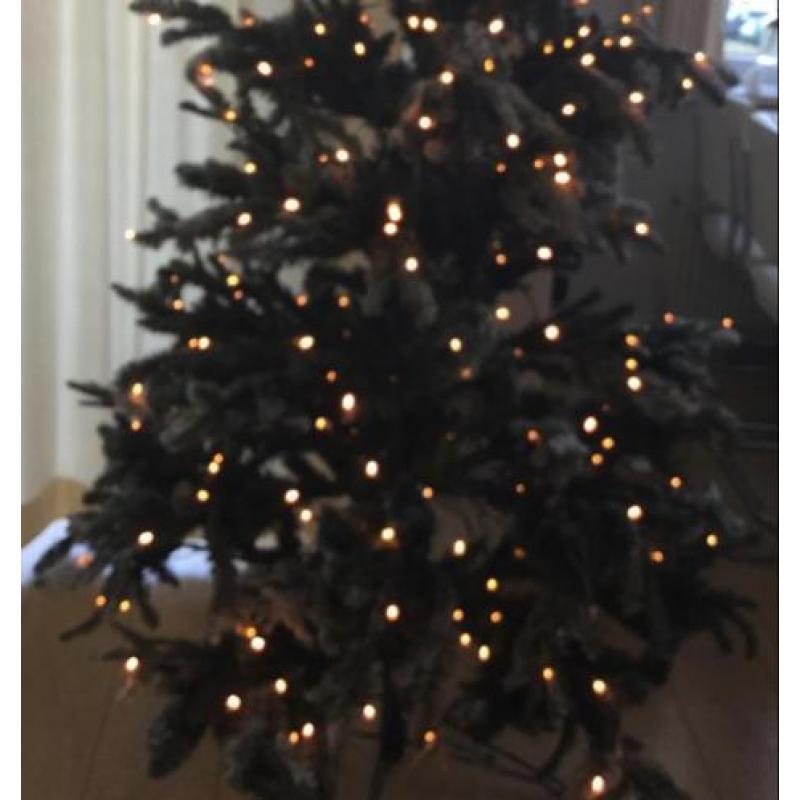 Prachtige Kerstboom met 200 warme lichtjes