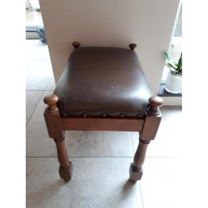 Te koop retro voetenbankje