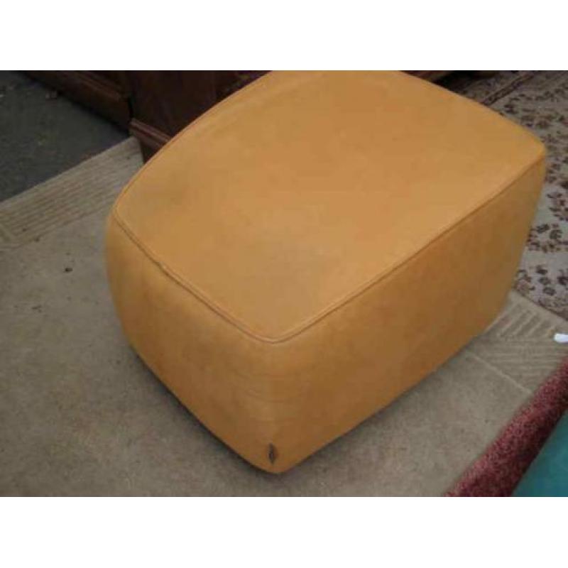 Gele hocker (A18 2231) H