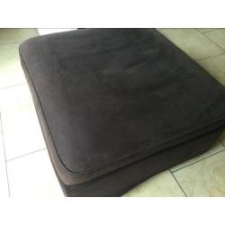 Grote bruine hocker