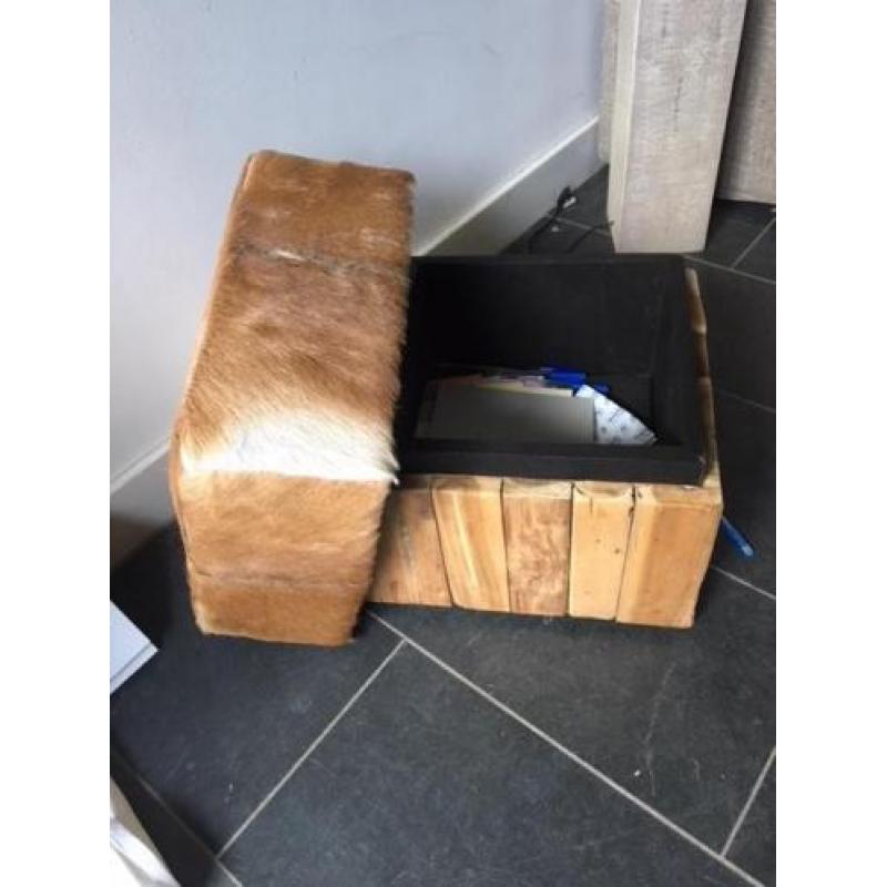 Poef, hout met wieltjes, dierenvacht