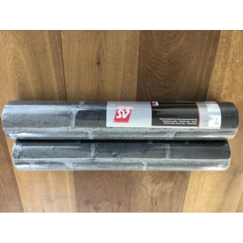 Twee nieuwe rollen vliesbehang stenen