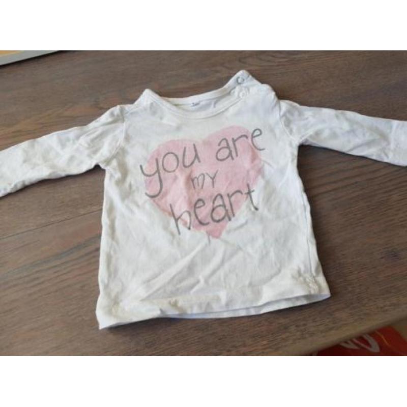 Maat 50/56 2 shirtjes en 2 mutsjes