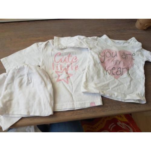 Maat 50/56 2 shirtjes en 2 mutsjes