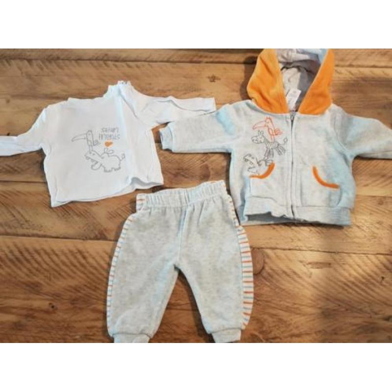 Babykleding 50/56 rompers, t-shirts, broek (pakket)