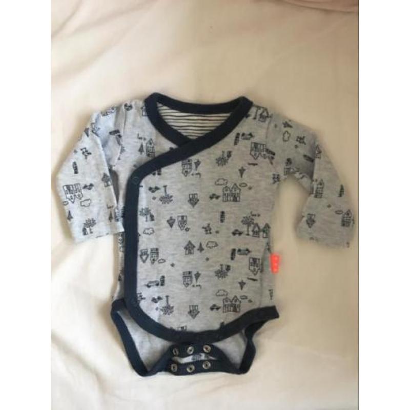 Baby overslagromper en mutsje maat 50/56