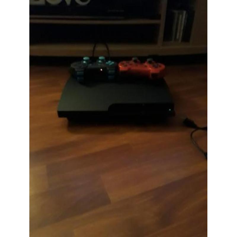 PlayStation 3+spellen+lader en controllers.