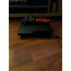 PlayStation 3+spellen+lader en controllers.