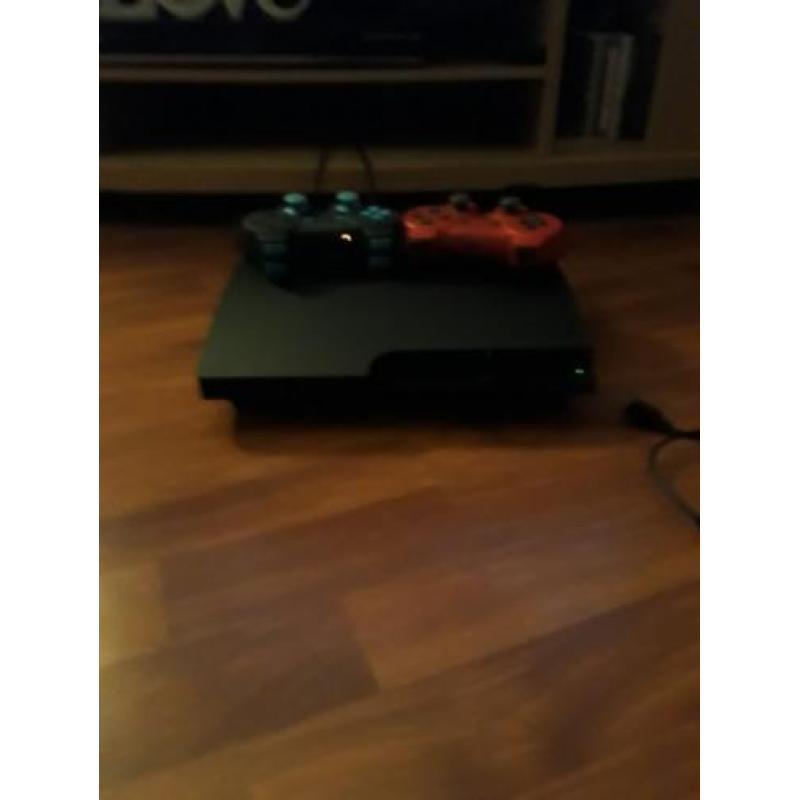 PlayStation 3+spellen+lader en controllers.