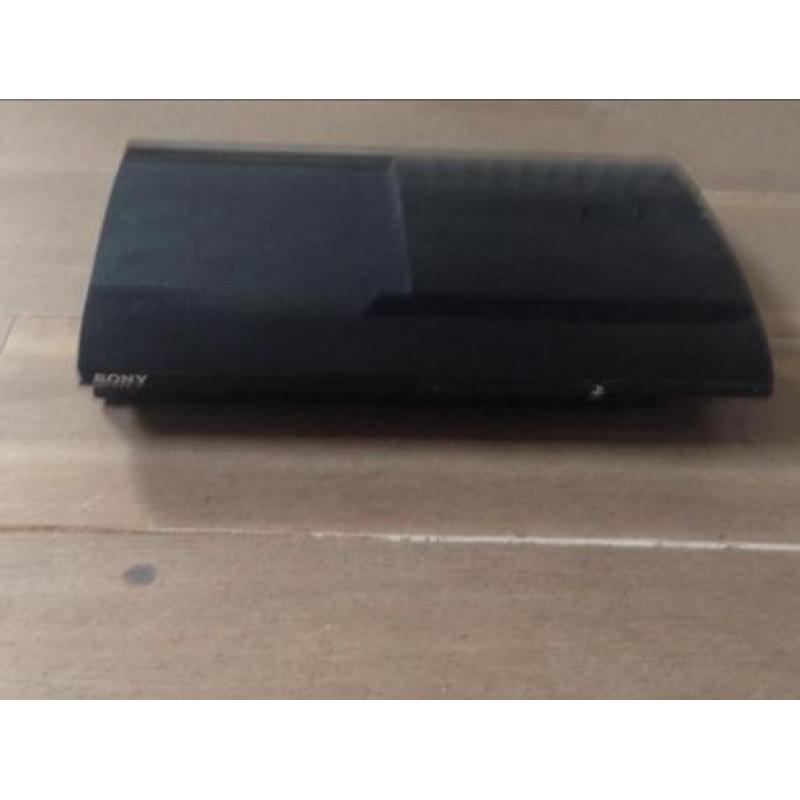 PlayStation 3 met 3 controllers en 14 spellen