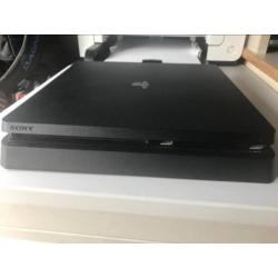PlayStation 4 defect 2controlers+ kabels en GTA5 en fifa17
