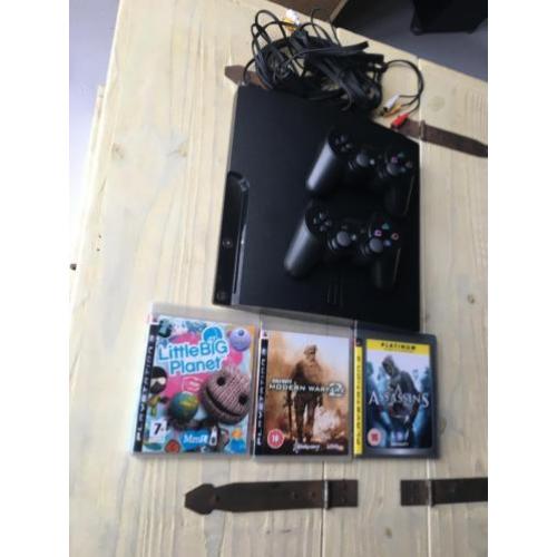 playstation 3 met 2 controllers en 3 spellen