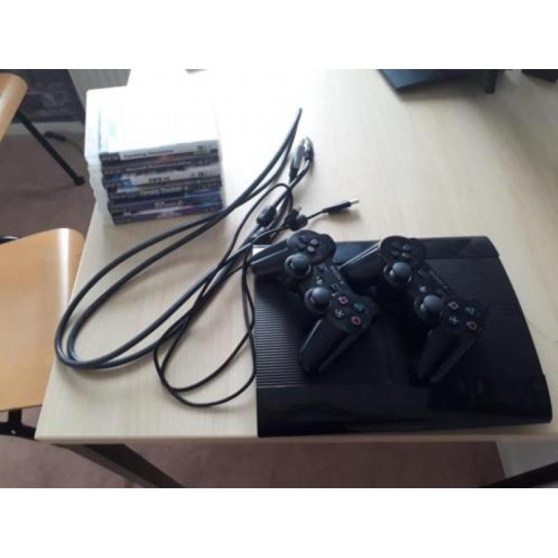 Ps3 slim (500gb) +6spellen en 2 officiële controllers