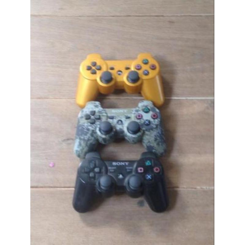 PlayStation 3 met 3 controllers en 14 spellen