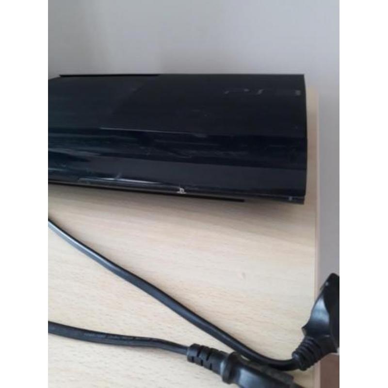 Ps3 slim (500gb) +6spellen en 2 officiële controllers