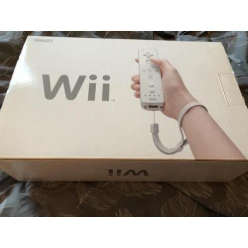 Nintendo Wii, 4 games, 2 contollers, balanceboard, en meer