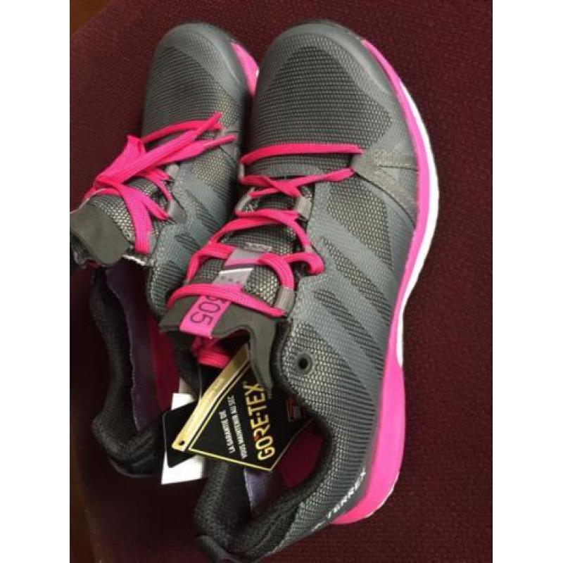 Adidas terrex wandelschoenen gore tex grijs roze